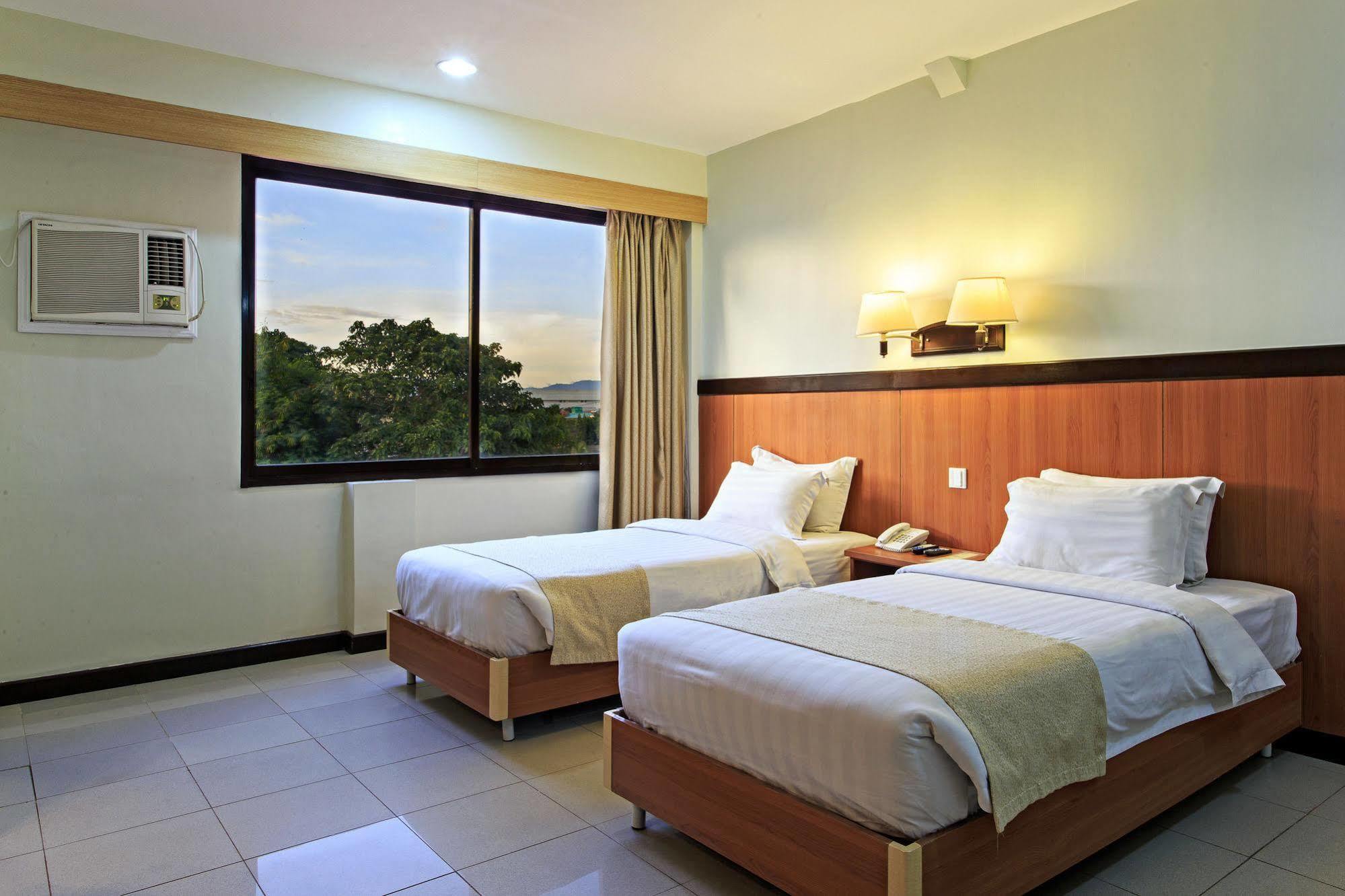 The Orchard Cebu Hotel & Suites Powered By Cocotel Exterior photo
